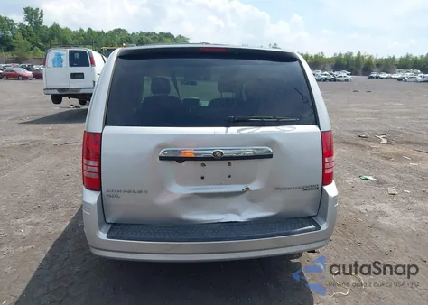2010 Chrysler Town & Country Touring из США, поврежденный, VIN 2A4RR5DX8AR334053